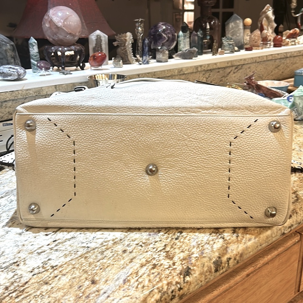 GREAT WHITE BCBGMAXZRIA🔥🔥pebbled leather handbag 👜 - Picture 11 of 16